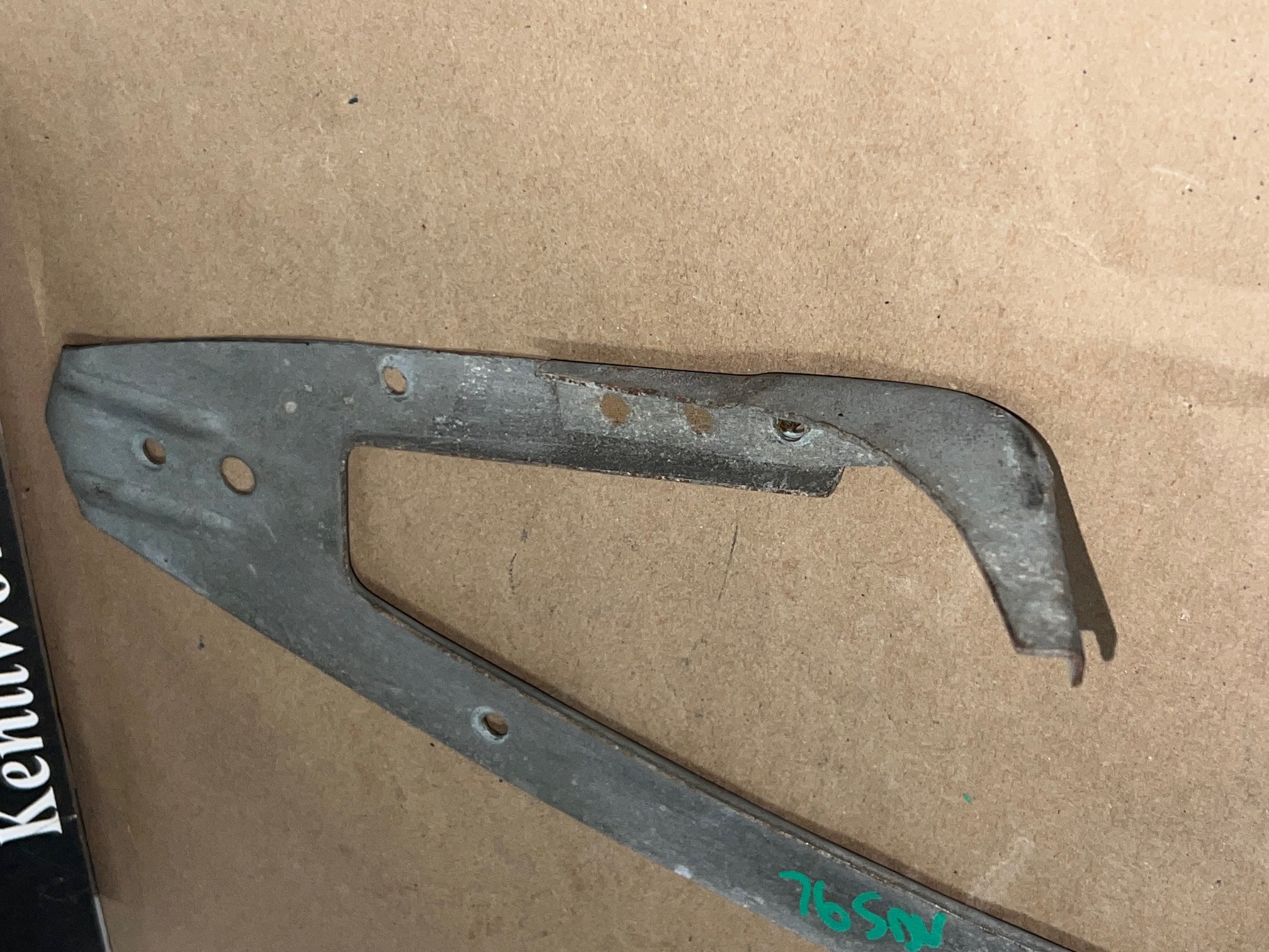 OEM 1974 1975 1976 Cadillac Deville Fleetwood Calais LEFT DRIVER SIDE REAR QUARTER PANEL FILLER MOUNTING BRACKET - Image 4