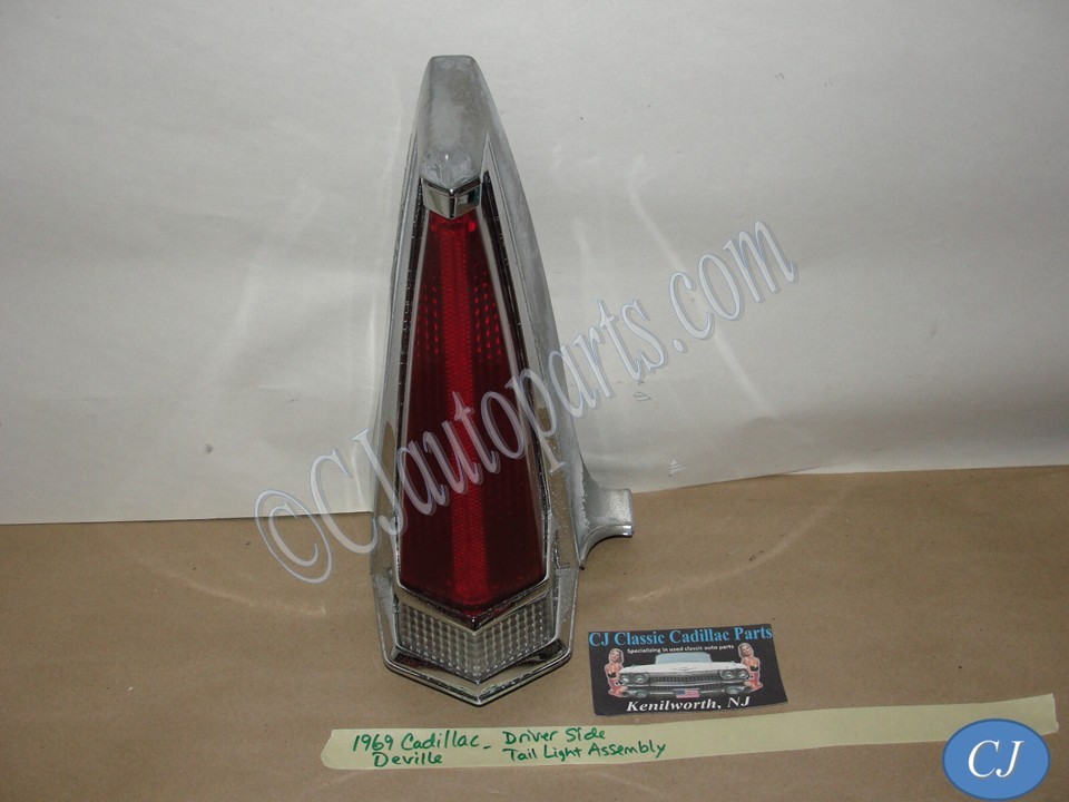 OEM 1969 Cadillac Deville Calais Fleetwood Commercial Chassis LEFT REAR TAIL LIGHT REVERSE LIGHT QUARTER PANEL EXTENSION #5961249/#5961265/#5961251/#5961807