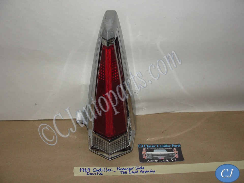 OEM 1969 Cadillac Deville Calais Fleetwood Commercial Chassis RIGHT REAR TAIL LIGHT REVERSE LIGHT QUARTER PANEL EXTENSION #5961808/#5961266/#5961249/#5961252